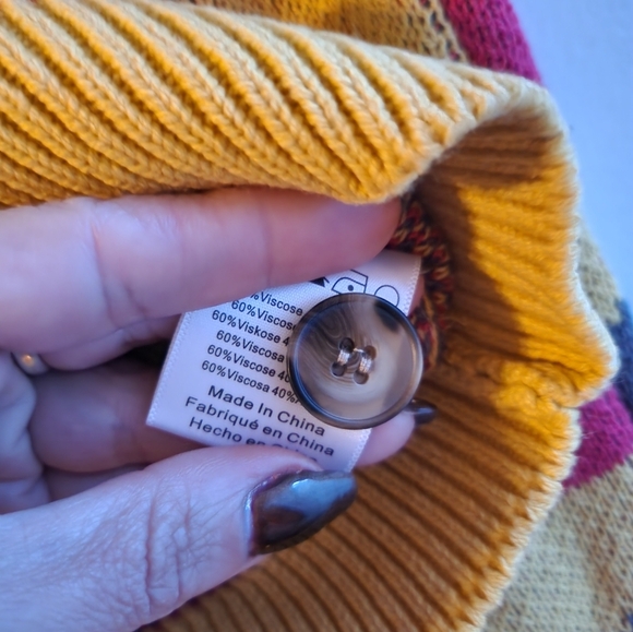 NWT Callahan Ariel Cropped Sushine 3 Button CaRdigan In Size XS will fit Small - Picture 7 of 8